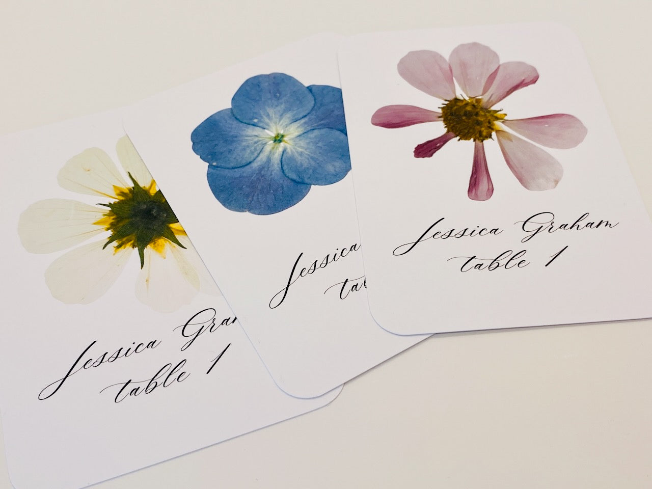 Place Cards with Pressed Flower Illustrations for Weddings, Showers, and Dinner Parties (Set of 25)